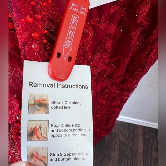 MAC DUGGAL EMBELLISHED PLUNGE NECK ILLUSION MERMAID GOWN RED GOWN SIZE 16 - Picture 12 of 16